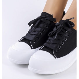 Sorte sneakers på Kilkenny platformen 2