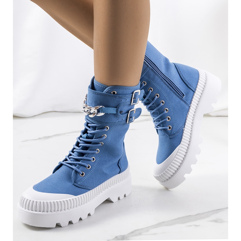 Blå sneakers med Taus-kæde 1