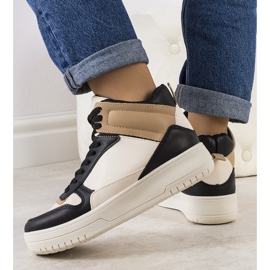 Sorte sneakers fra Adite 1