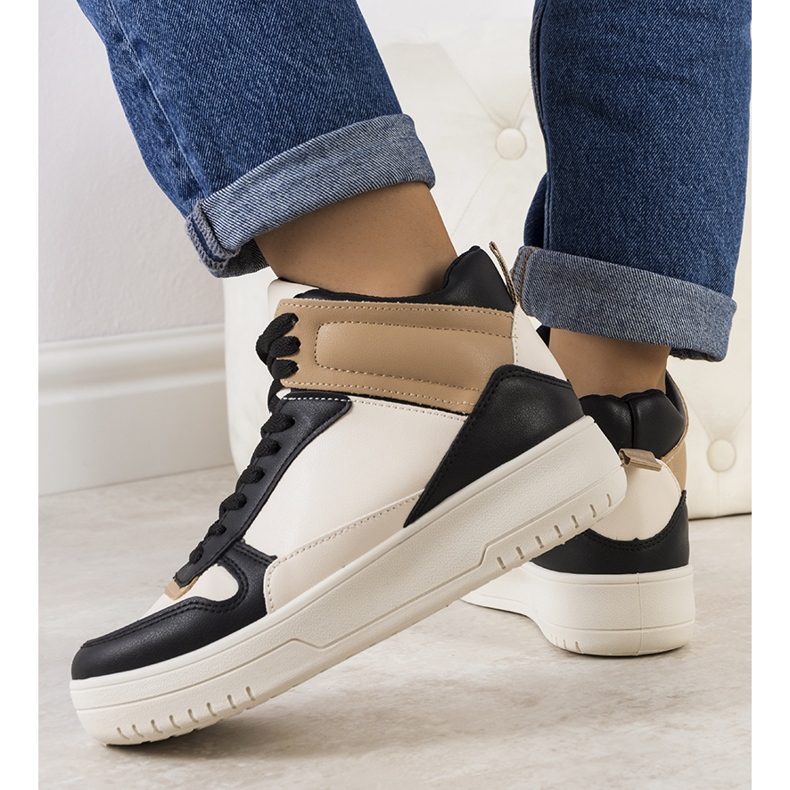 Sorte sneakers fra Adite 1