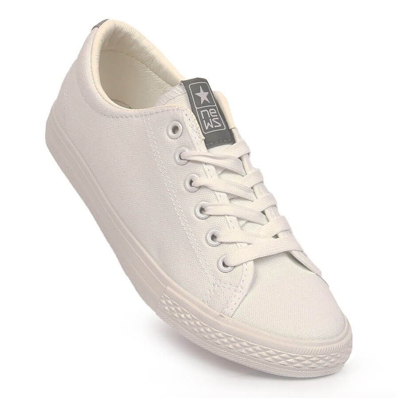 News Hvide sneakers med snøre NYHEDER 1