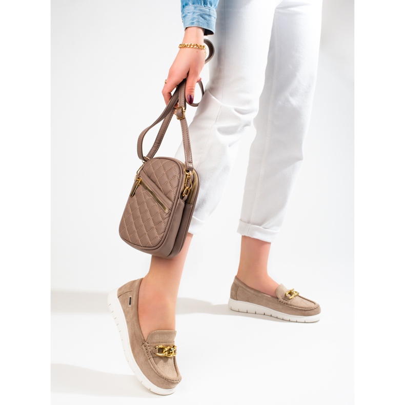 Komfortable dame loafers på Shelovet beige platform 1
