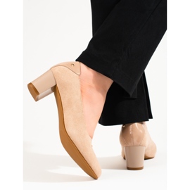 Elegante ruskindspumps til kvinder på en lav hæl Vinceza beige 2