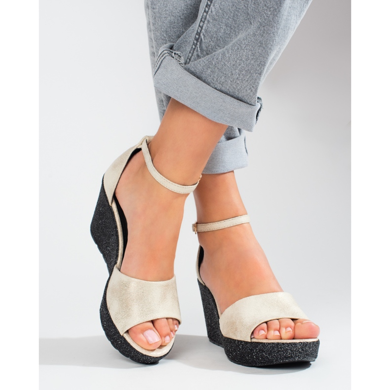 Shelovet beige sandaler med høj kile til kvinder 1