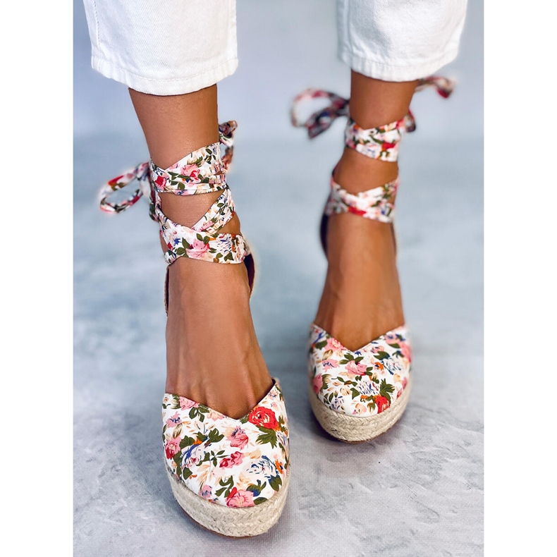 BM Blomstrede kile-espadriller fra Aloro Beige 2
