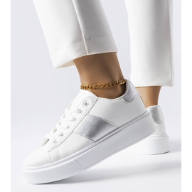 Hvide sneakers med sølvstribe fra Aurélie 2