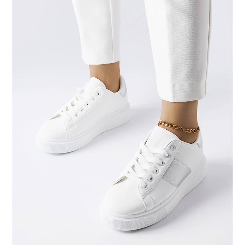 Hvide sneakers med sølvstribe fra Aurélie 1