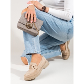 Loafers i beige ruskind til kvinder med Shelovet-kæde 1