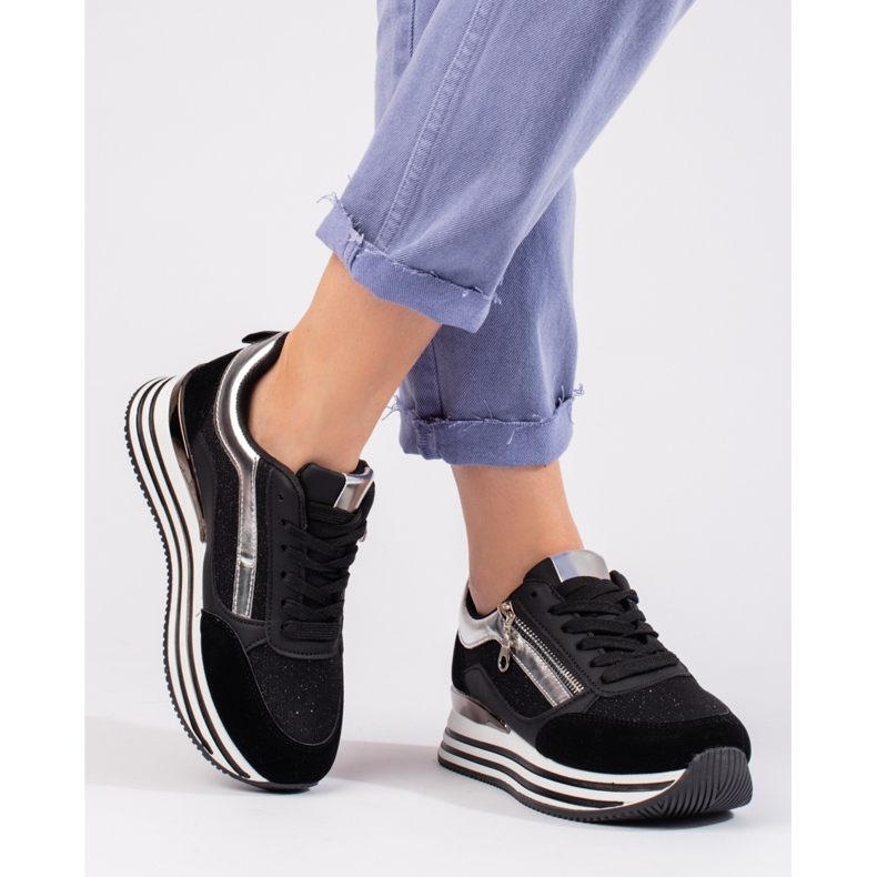 Sorte sneakers på Shelovet platformen 2