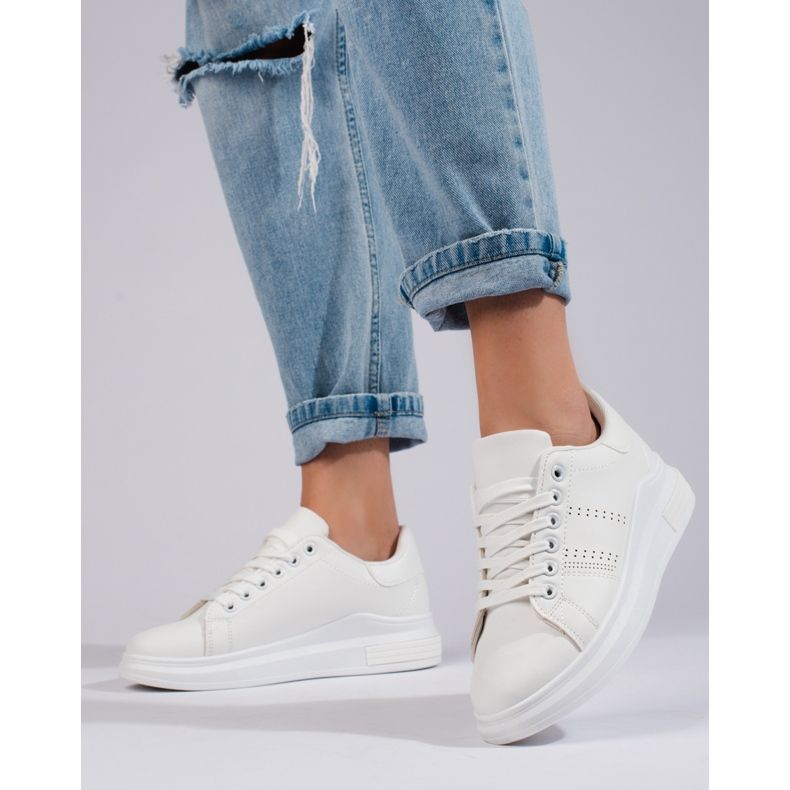 Hvide sportssko sneakers på Shelovet platformen 1