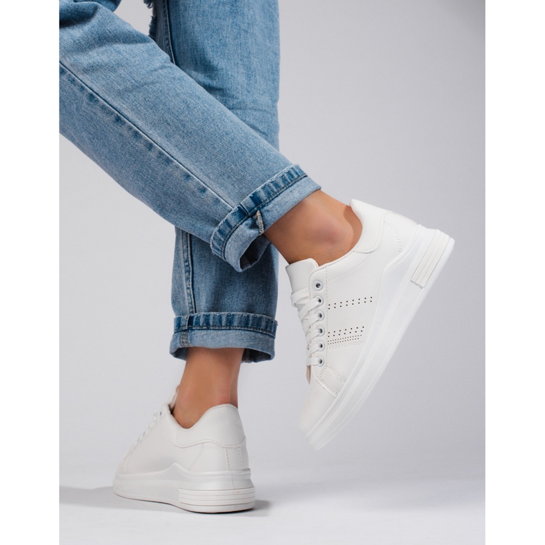 Hvide sportssko sneakers på Shelovet platformen 2