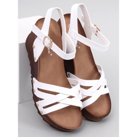 Hvide sandaler med kile 1