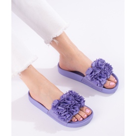 Lilla flip flops på Shelovet platformen 1