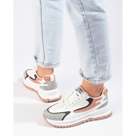 Dame sneakers på en tyk sål Shelovet hvid 2