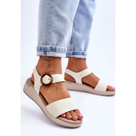 Komfortable Menaro Beige Wedge Sandaler 2