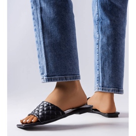 Sorte elegante flip-flops med quiltning fra Labrie 2