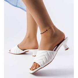 Hvide lavhælede flip-flops 1