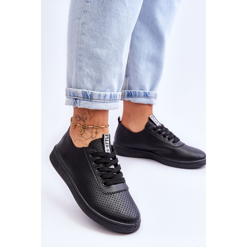 Gennembrudte sneakers med snørebånd til kvinder Sort Carinel hvid 2