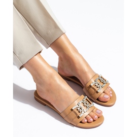 Beige sandaler til kvinder med et elegant Shelovet-spænde 3
